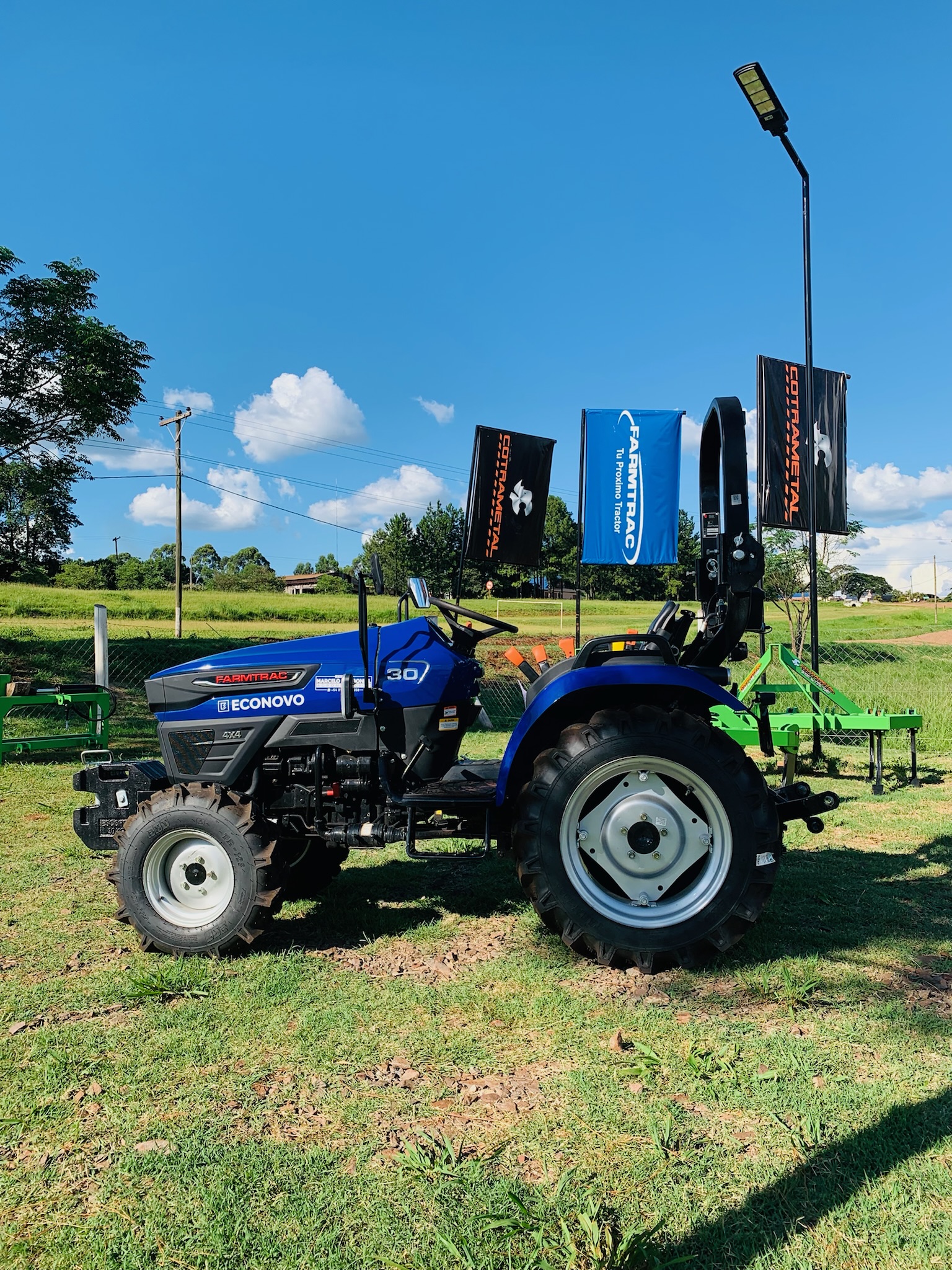 https://cotrametal.com.ar/Tractor
