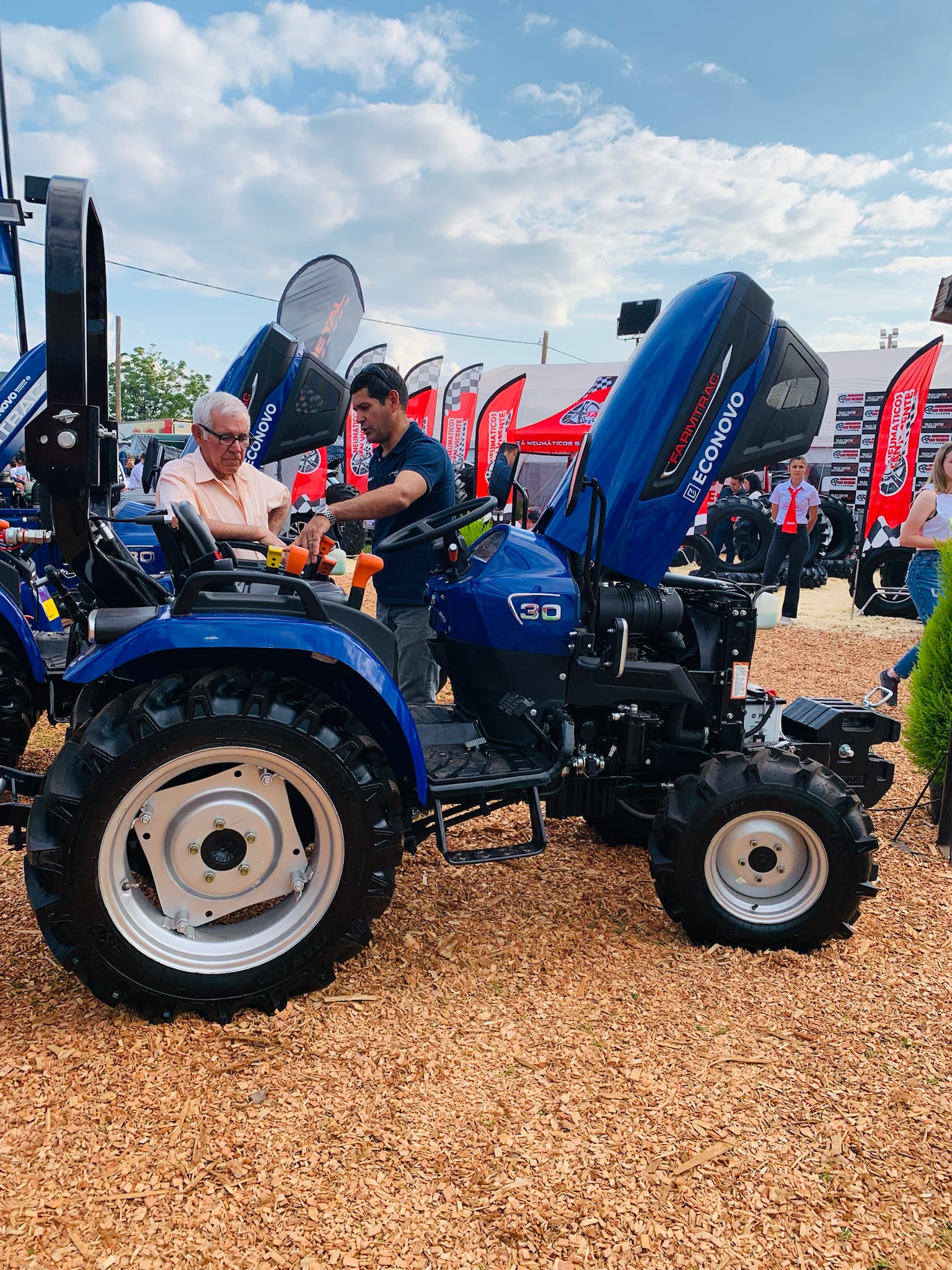 https://cotrametal.com.ar/Tractor