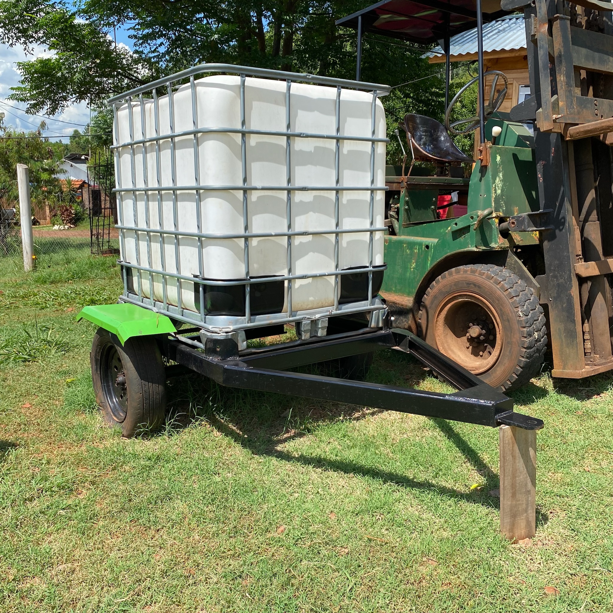 https://cotrametal.com.ar/Tanques con trailer